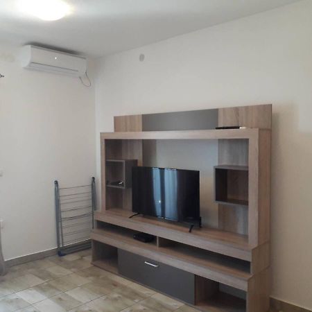 Apartmani Viza Risan Bagian luar foto