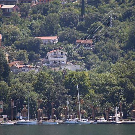 Apartmani Viza Risan Bagian luar foto