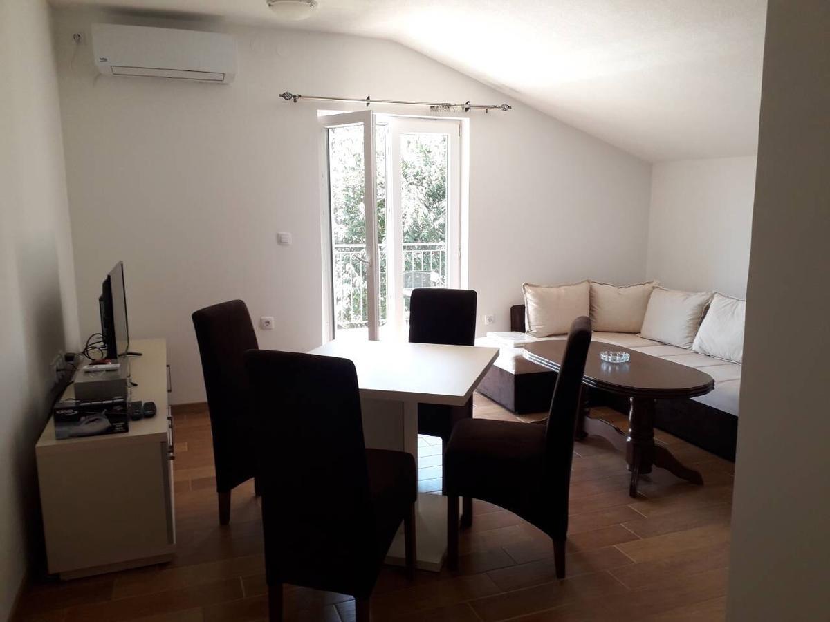 Apartmani Viza Risan Bagian luar foto