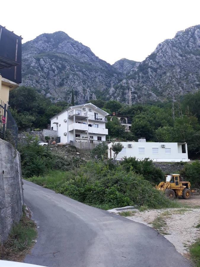 Apartmani Viza Risan Bagian luar foto
