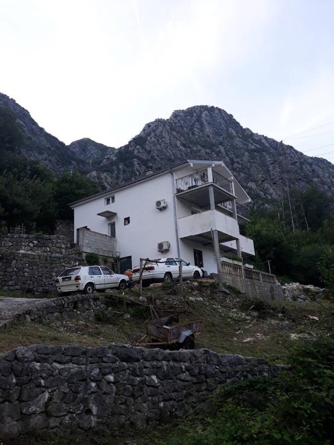 Apartmani Viza Risan Bagian luar foto