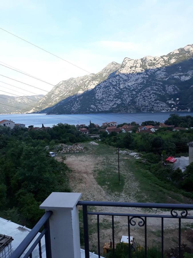 Apartmani Viza Risan Bagian luar foto
