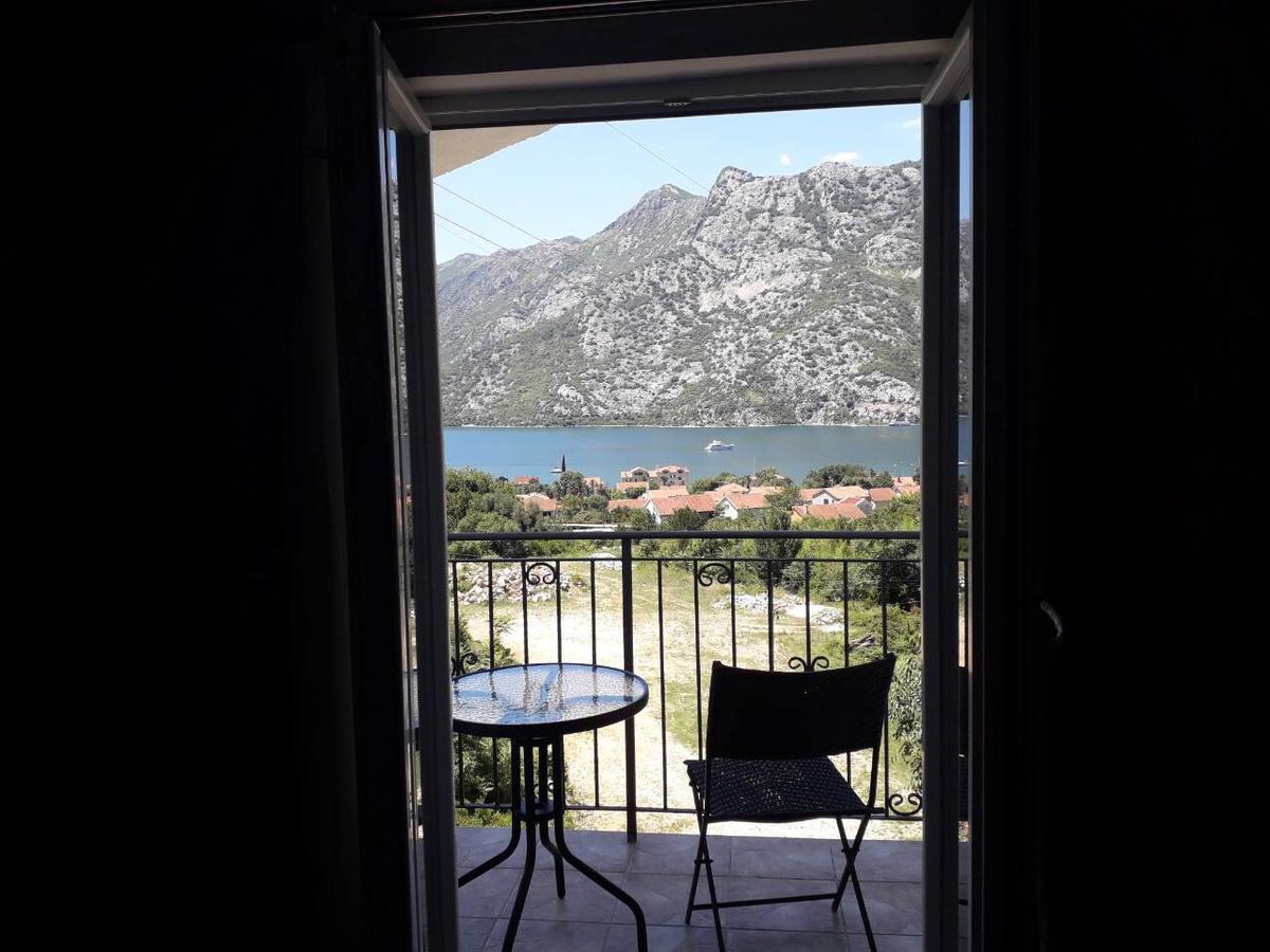 Apartmani Viza Risan Bagian luar foto