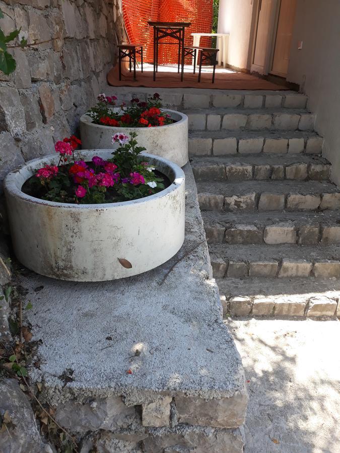 Apartmani Viza Risan Bagian luar foto